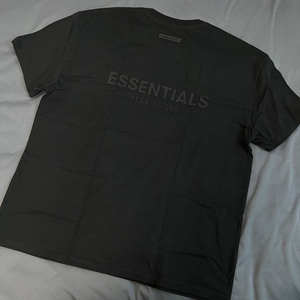 에센셜 백로고 반팔 티셔츠 블랙 M 사이즈 더 코어 컬렉션 스트레치 리모 팝니다. ESSENTIALS 이미지