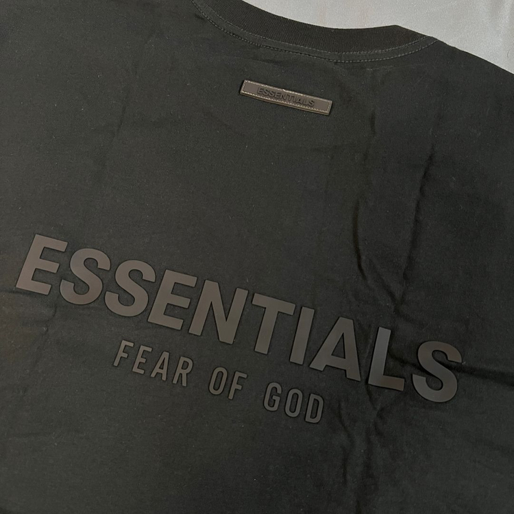 에센셜 백로고 반팔 티셔츠 블랙 M 사이즈 더 코어 컬렉션 스트레치 리모 팝니다. ESSENTIALS 이미지