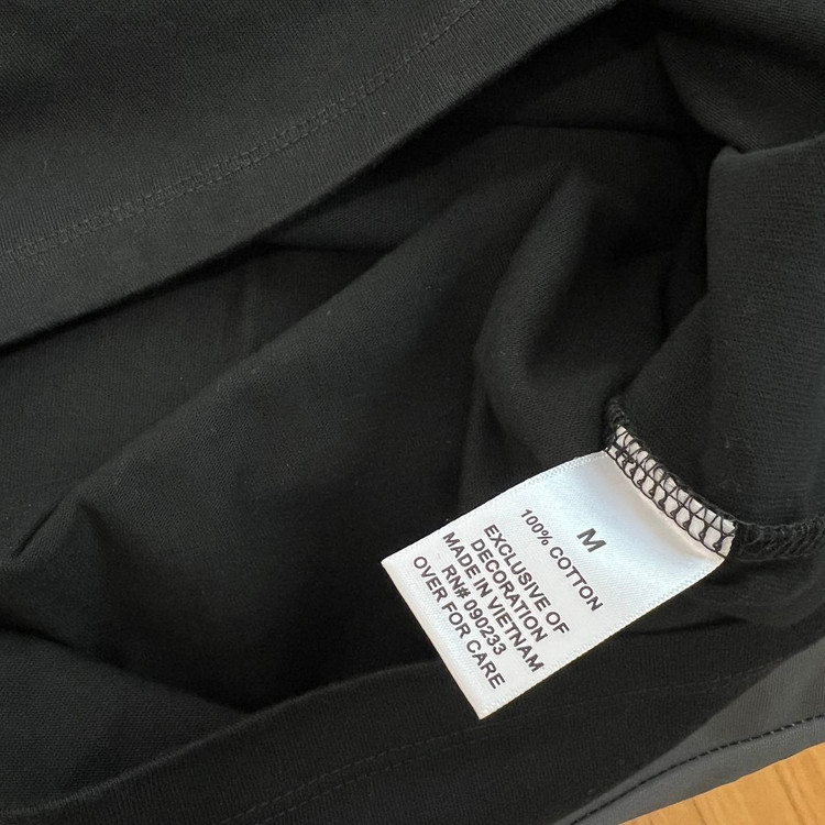 에센셜 백로고 반팔 티셔츠 블랙 M 사이즈 더 코어 컬렉션 스트레치 리모 팝니다. ESSENTIALS 이미지