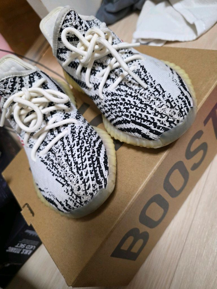 아디다스 이지부스트 350v2지브라 (17.19.20)제품 이미지