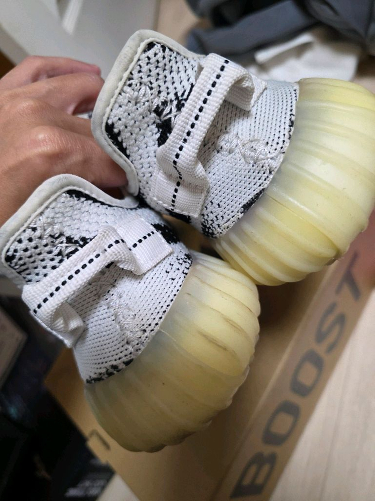 아디다스 이지부스트 350v2지브라 (17.19.20)제품 이미지