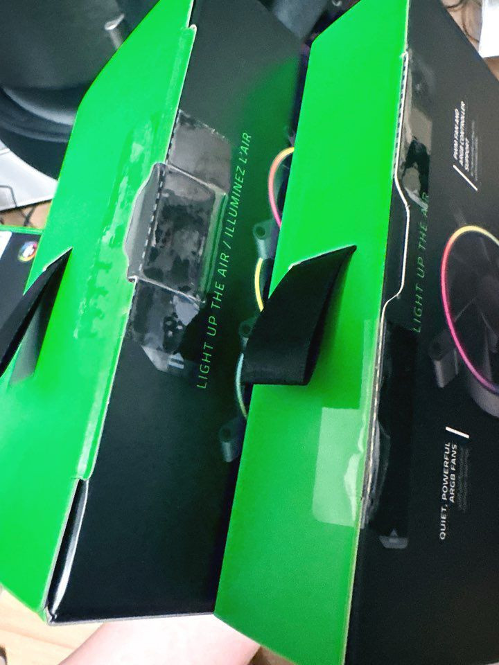 (미개봉 새제품) RAZER 쿠나이 크로마 120mm 팬 3팩+1팩 팬 4개 일괄--1