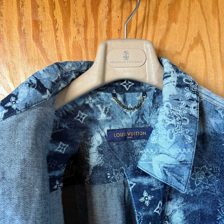 루이비통 모노그램 반다나 데님 셔츠 판매 합니다.--2