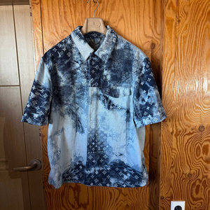 루이비통 모노그램 반다나 데님 셔츠 판매 합니다.