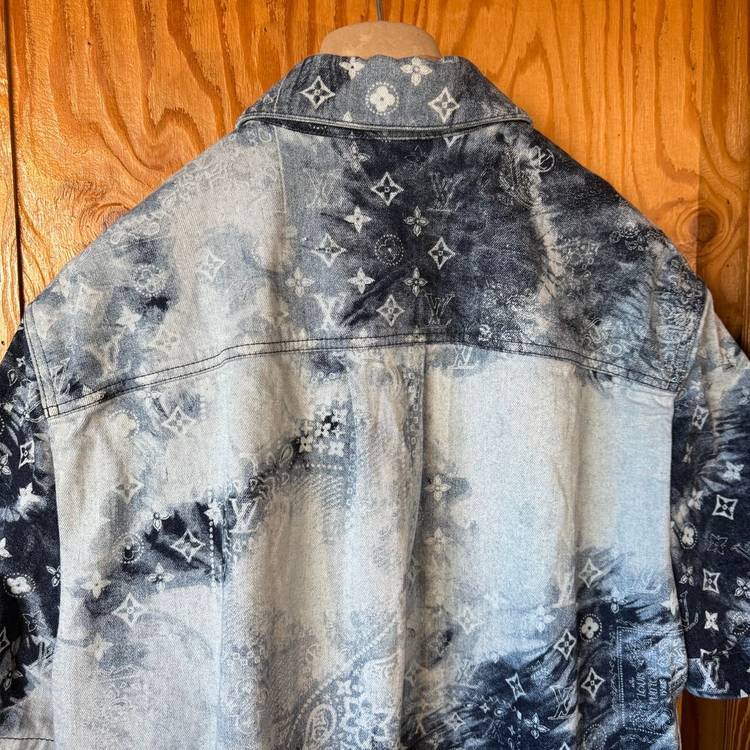 루이비통 모노그램 반다나 데님 셔츠 판매 합니다.--9