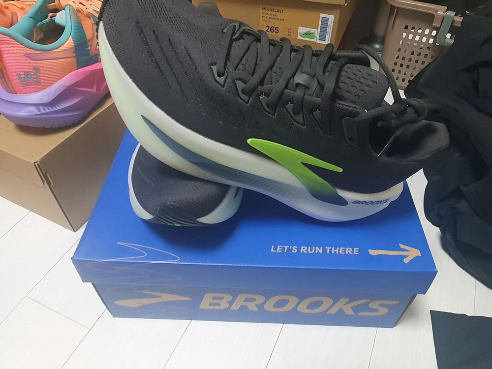 새상품) 브룩스 글리세린 맥스2 265m 러닝화--2