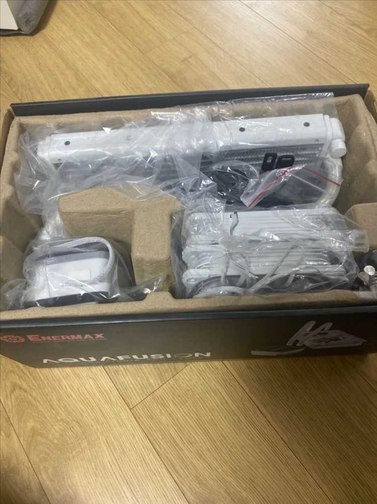 아쿠아퓨전 수냉 240 화이트 argb새상품--1