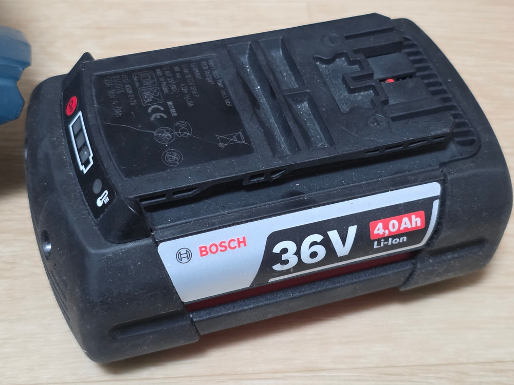 보쉬 18v / 36v 배터리, 충전기, 송풍기 / 디월트 열풍기 팝니다 이미지