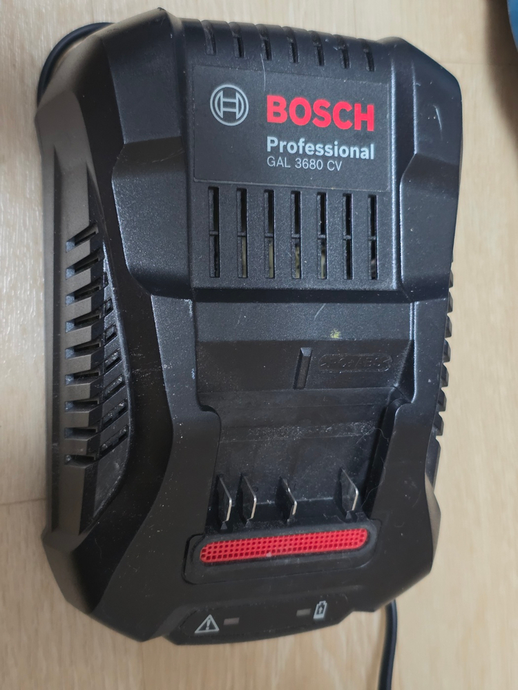 보쉬 18v / 36v 배터리, 충전기, 송풍기 / 디월트 열풍기 팝니다 이미지