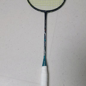 요넥스 나노플레어 700 4u 배드민턴라켓