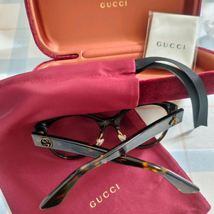 구찌 브라운 꿀벌 뿔테 안경 이미지