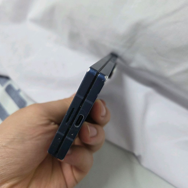 폴더블 스마트폰 256GB 네이비 이미지