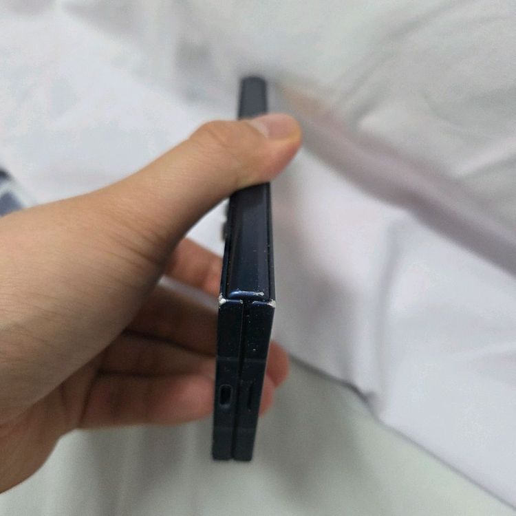 폴더블 스마트폰 256GB 네이비 이미지