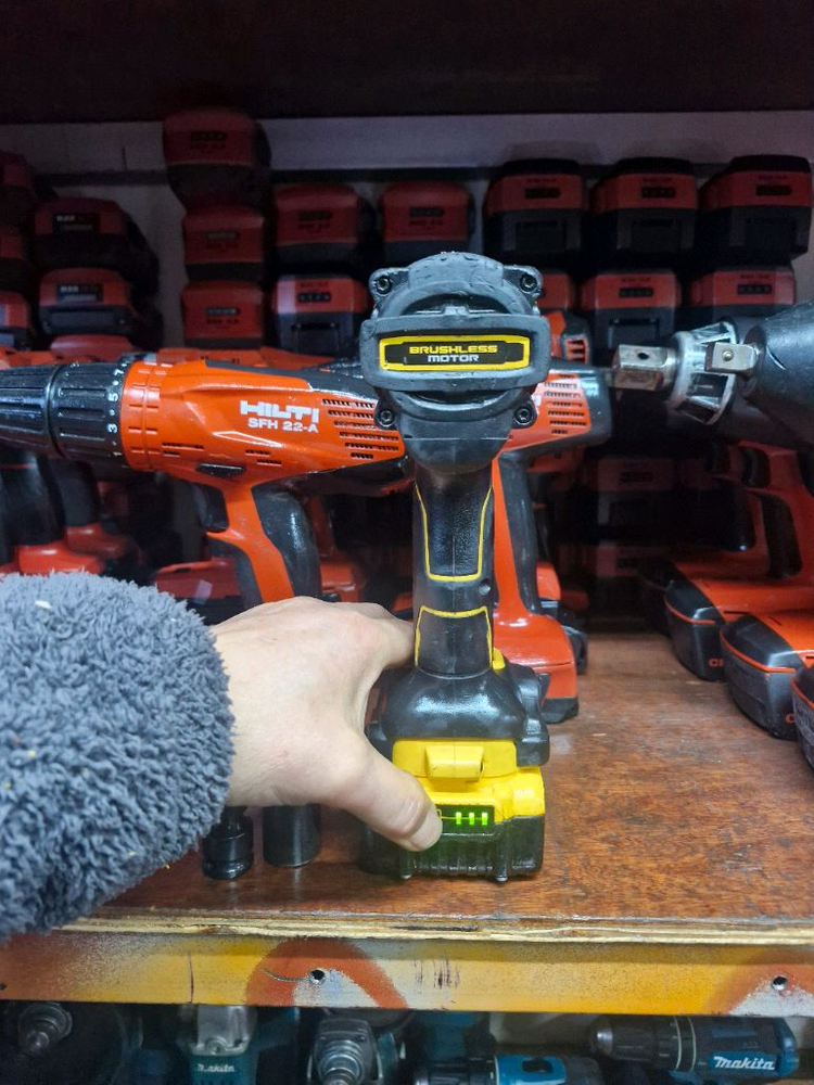 [정품]디월트충전임팩렌치 DCF922 미드토크 속도조절 배터리포함 A급--4