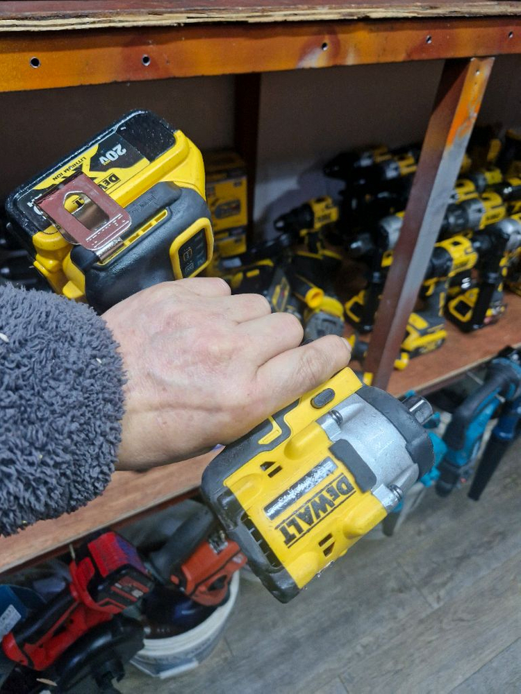 [정품]디월트충전임팩렌치 DCF922 미드토크 속도조절 배터리포함 A급--6