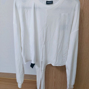 젝시믹스 크롭 긴팔 티셔츠 블랙, 아이보리 M사이즈입니다...새상품