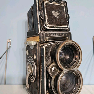 1961년에 생산된 고가 빈티지 카메라 와이드 롤라이플렉스(Wide Rolleiflex) 이미지