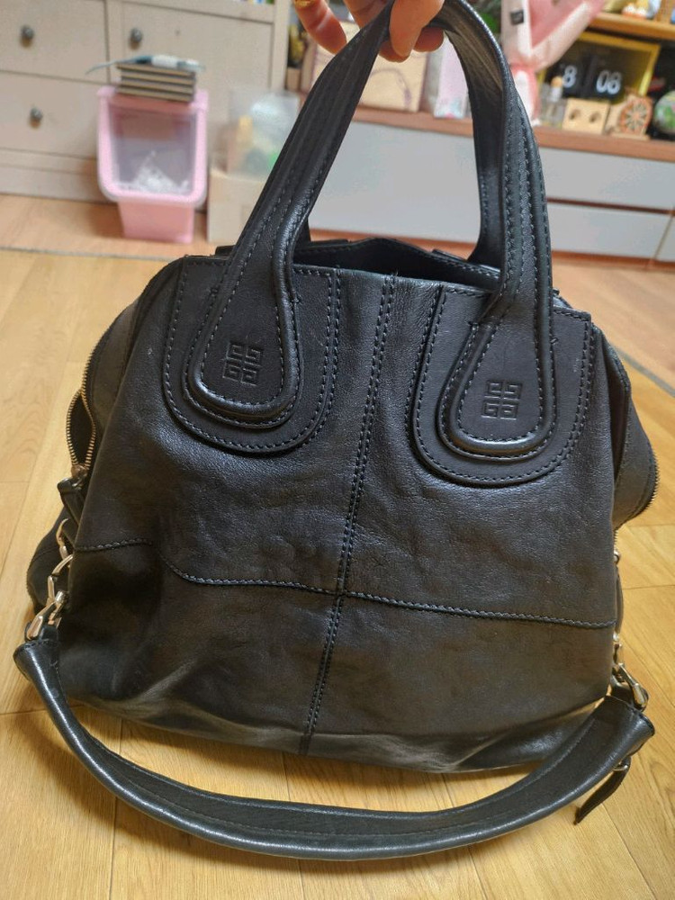 지방시 나이팅게일 블랙 양가죽 토트백--1