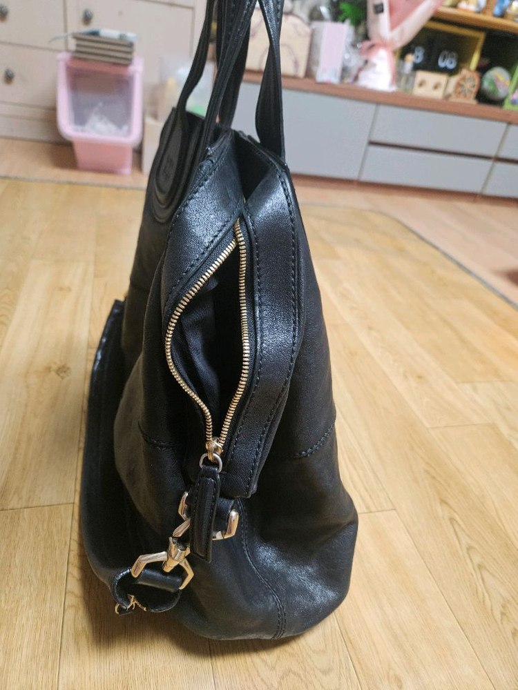 지방시 나이팅게일 블랙 양가죽 토트백--3