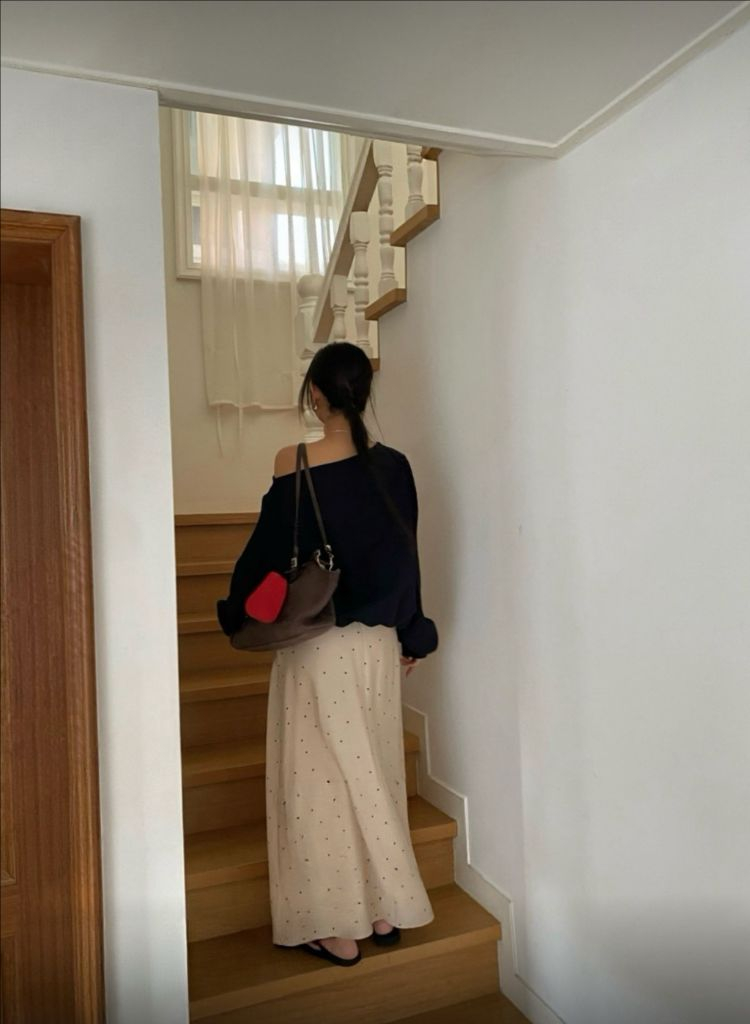 <새상품> 오프숄더 맨투맨 4color--7