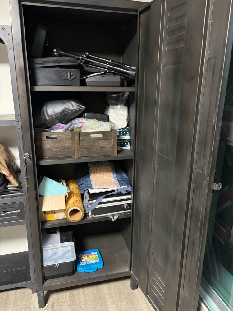 레트로 철제 케비넷 빈티지 가구 이미지