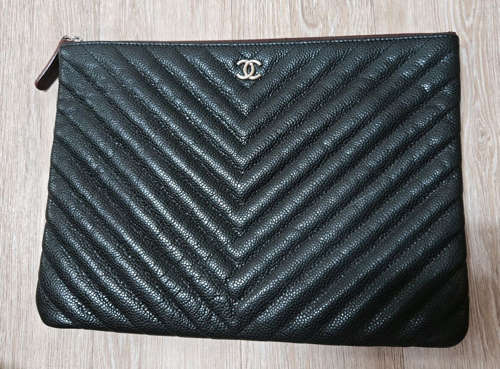 샤넬 쉐브론 미듐 클러치 (가격내림)--1