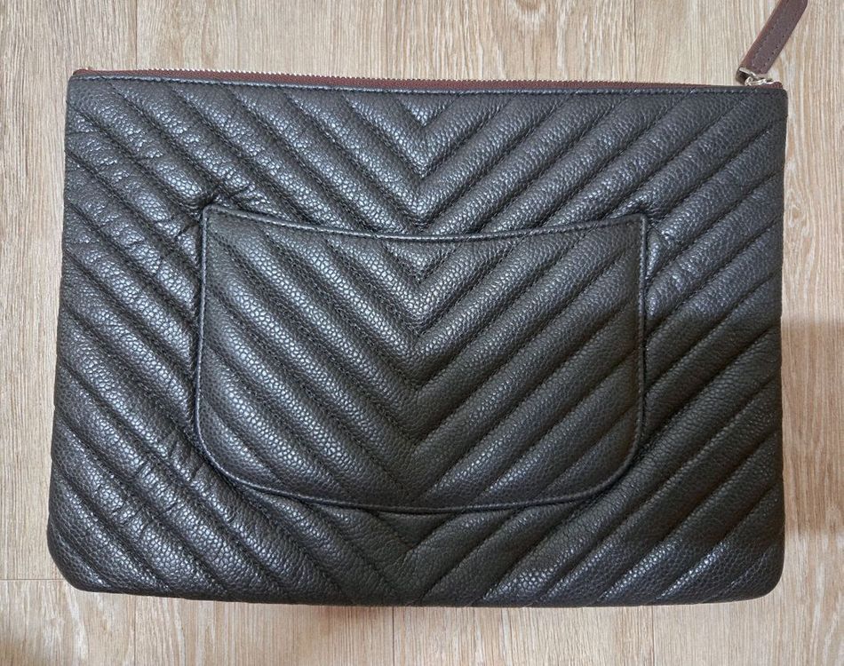 샤넬 쉐브론 미듐 클러치 (가격내림)--2