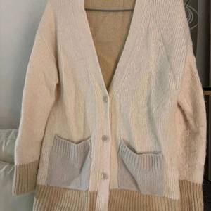 COS 알파카 울 가디건