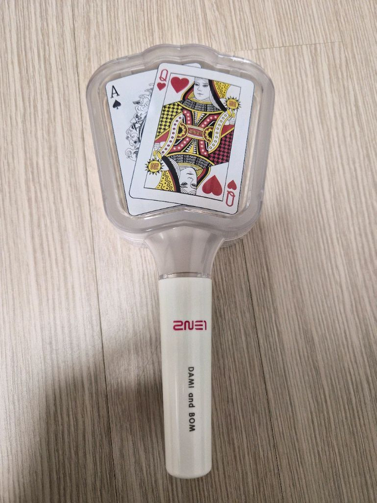 투애니원 응원봉 카드봉 판매 이미지