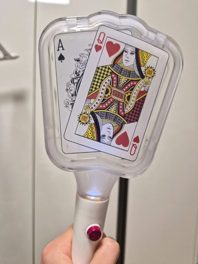 투애니원 응원봉 카드봉 판매 이미지