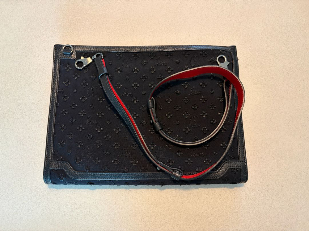 크리르찬 루부탱 클러치 판매합니다--0