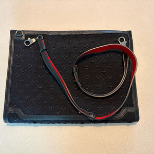 크리르찬 루부탱 클러치 판매합니다