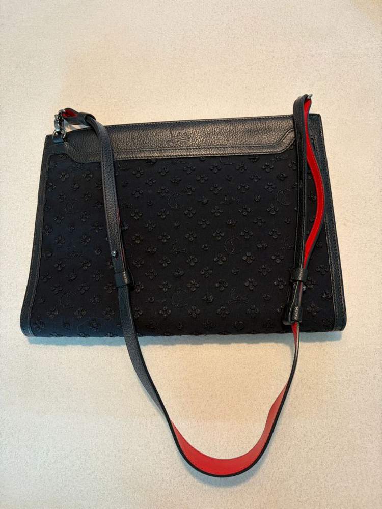 크리르찬 루부탱 클러치 판매합니다--1