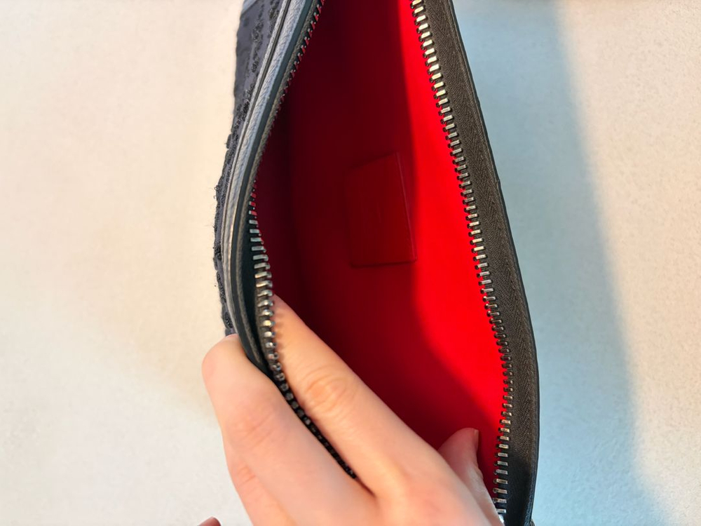 크리르찬 루부탱 클러치 판매합니다--3