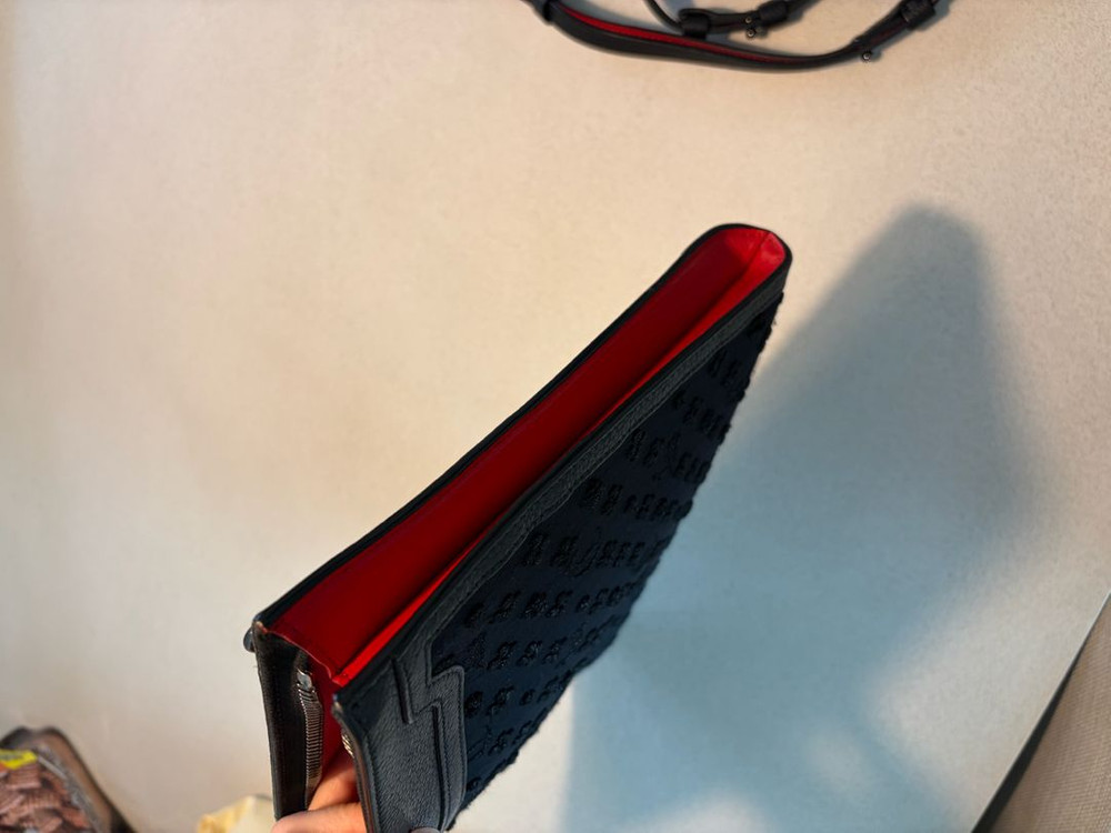 크리르찬 루부탱 클러치 판매합니다--4