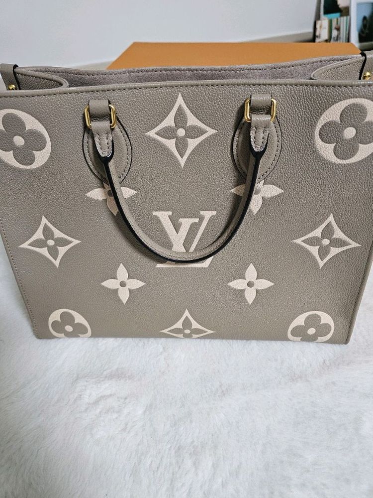 루이비통 온더고 mm 크렘색상--1