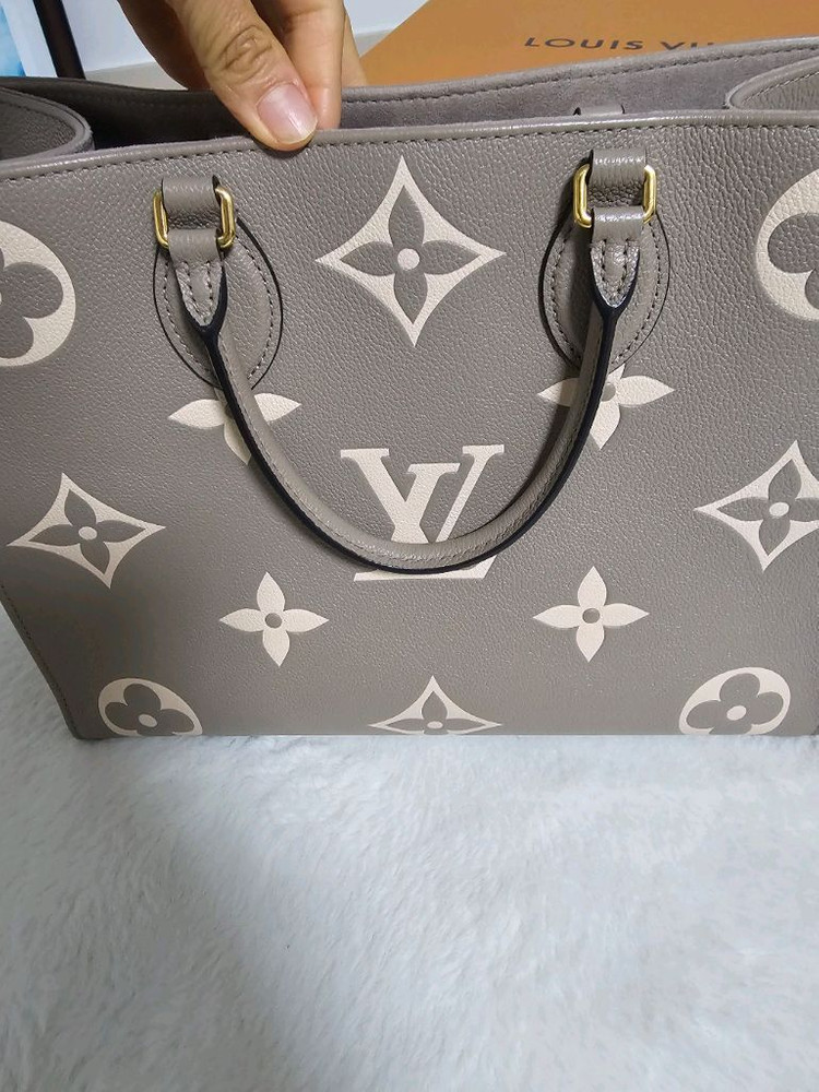 루이비통 온더고 mm 크렘색상--2