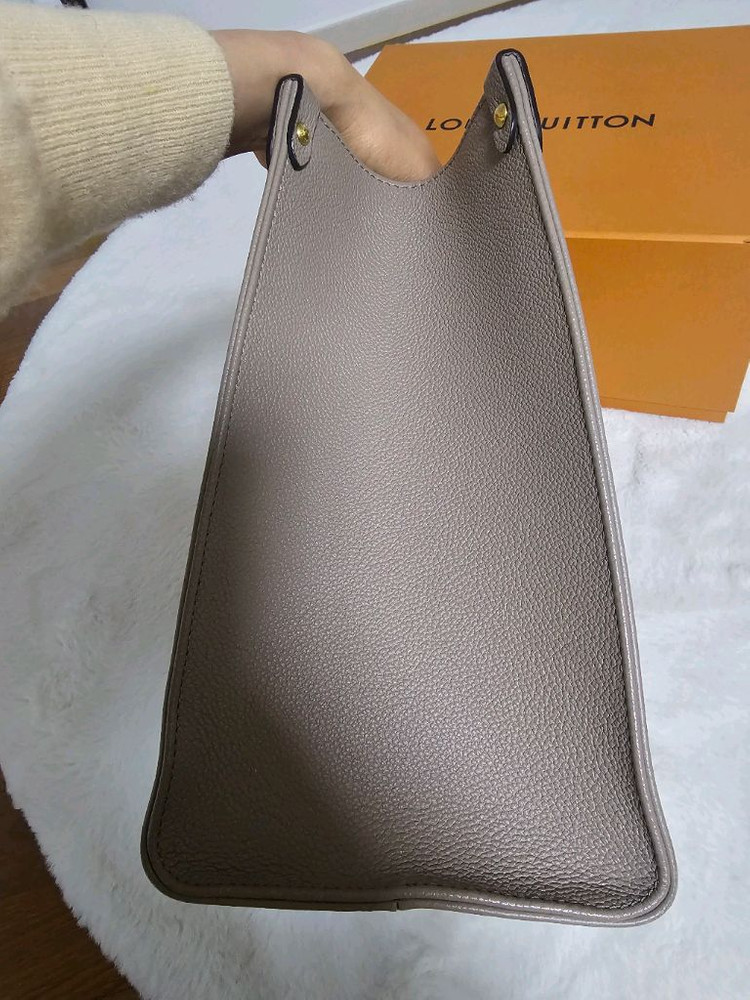 루이비통 온더고 mm 크렘색상--3