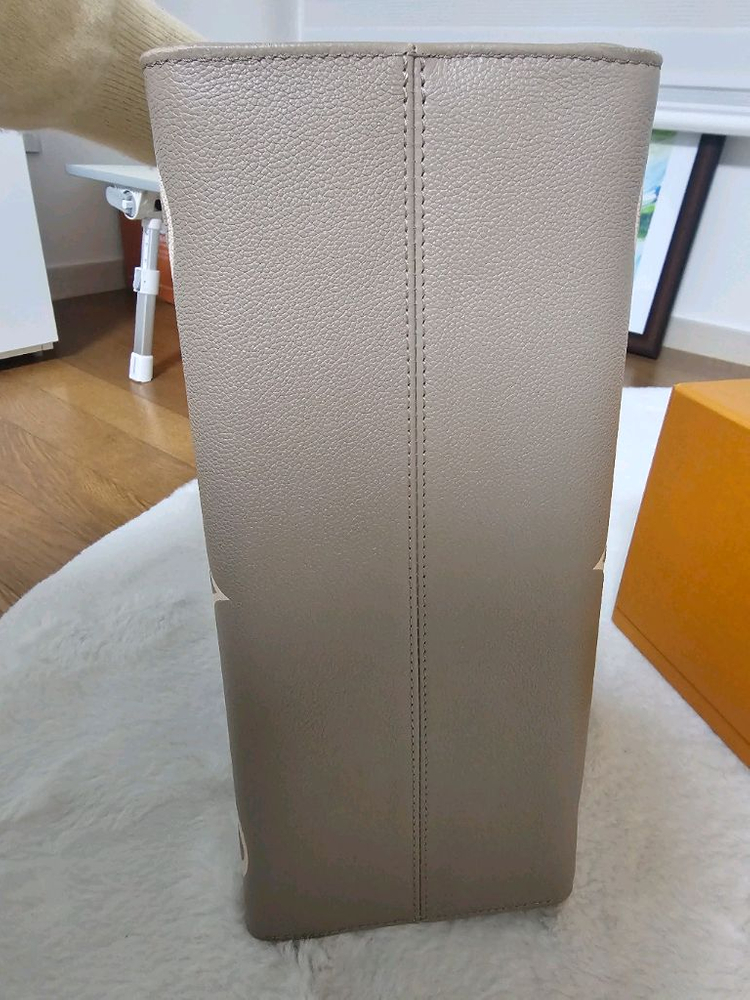 루이비통 온더고 mm 크렘색상--4