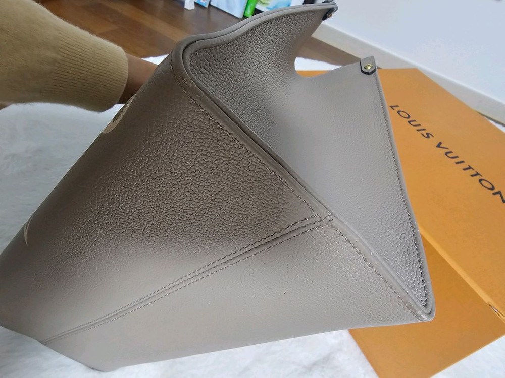 루이비통 온더고 mm 크렘색상--5