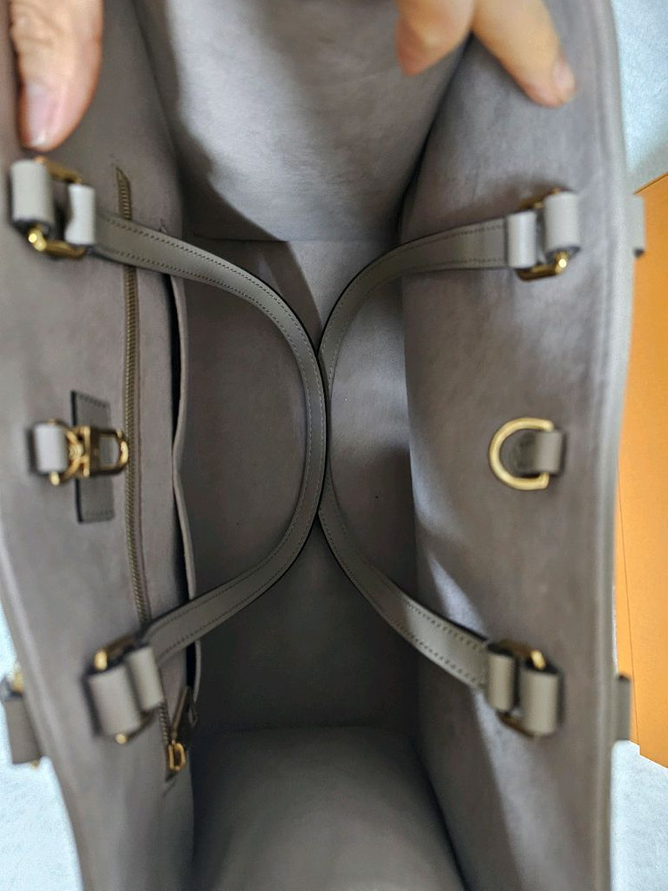 루이비통 온더고 mm 크렘색상--7