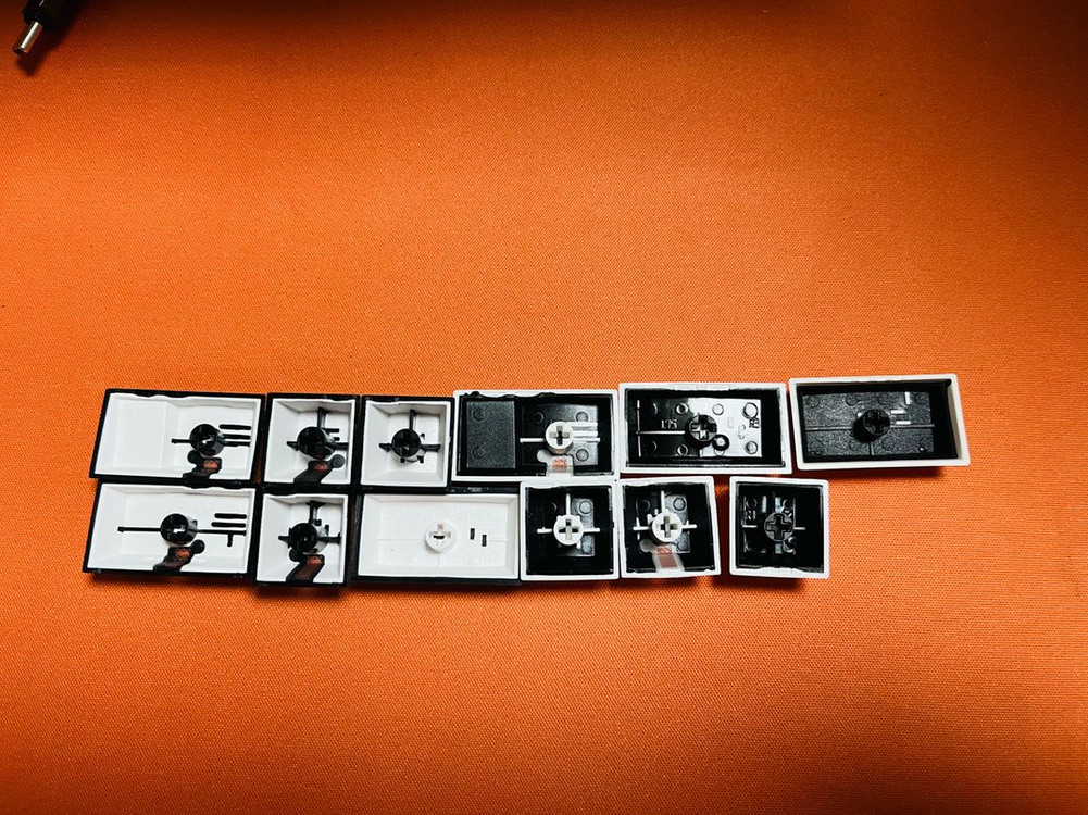 pbtfans 샤인트루 인디케이터 키캡 B/W--1