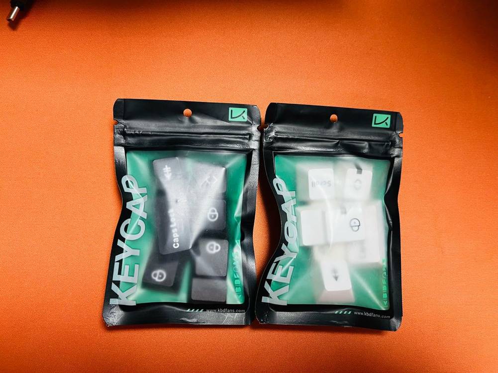 pbtfans 샤인트루 인디케이터 키캡 B/W--3