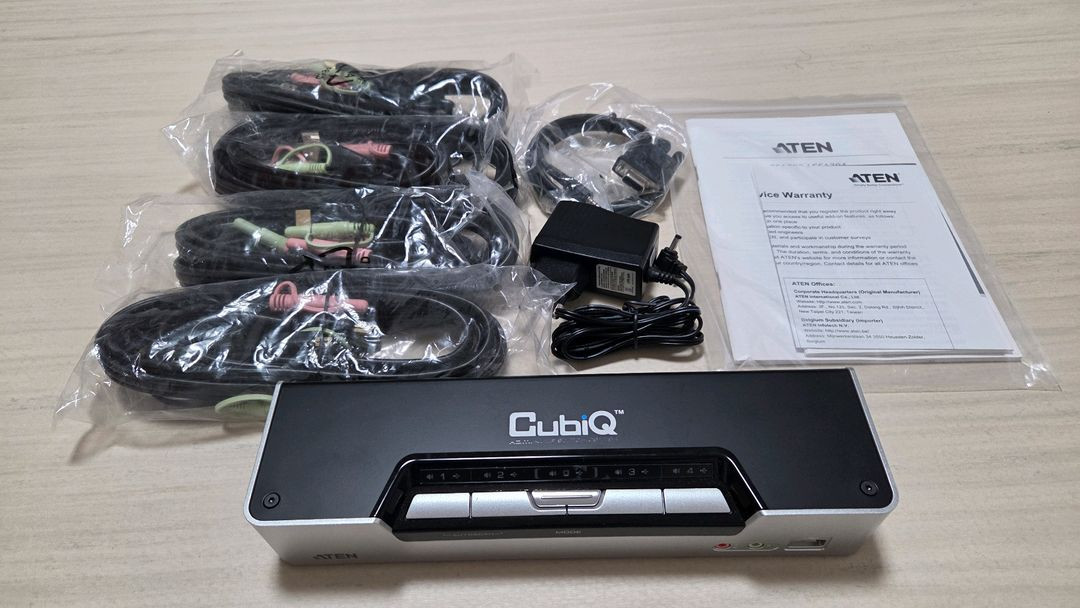 4포트 KVM 스위치 - ATEN CS1794--1