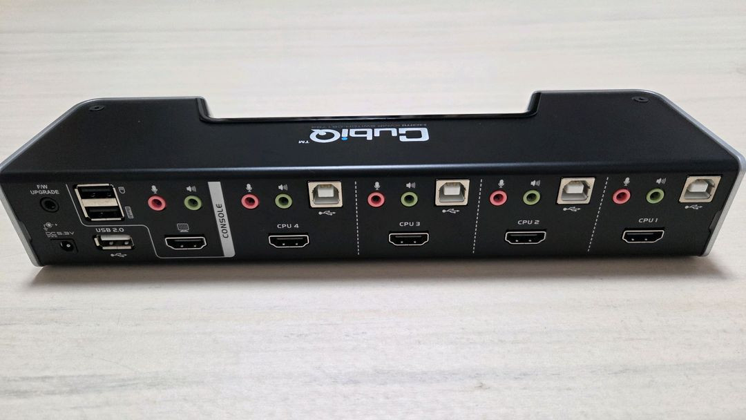 4포트 KVM 스위치 - ATEN CS1794--3