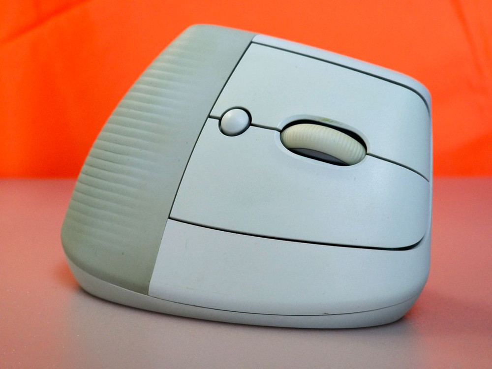 로지텍 리프트 버티컬 인체공학 블루투스 마우스--3