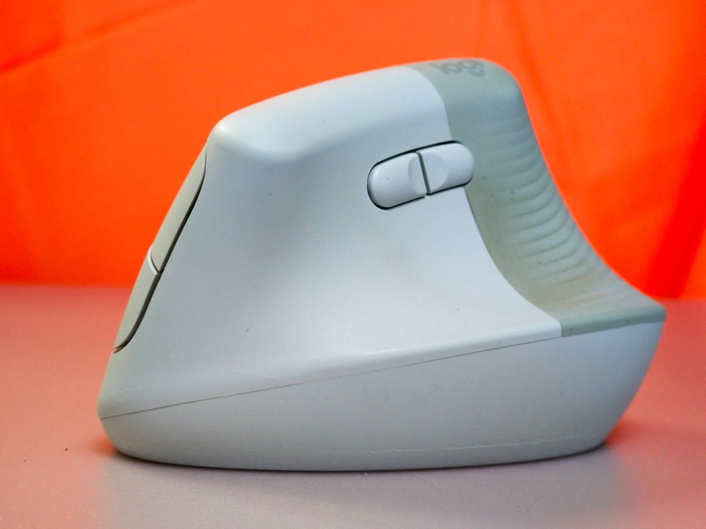 로지텍 리프트 버티컬 인체공학 블루투스 마우스--5