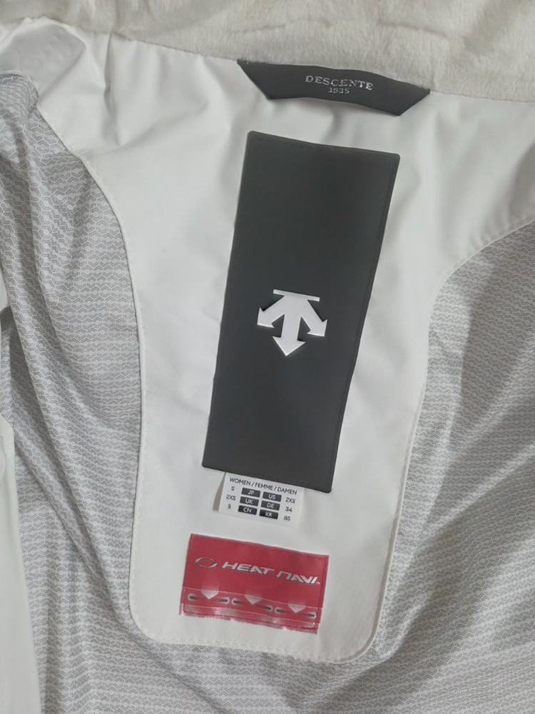 DESCENTE 여성 캐논 코트 유러피안 구스다운 85 아이보리--9