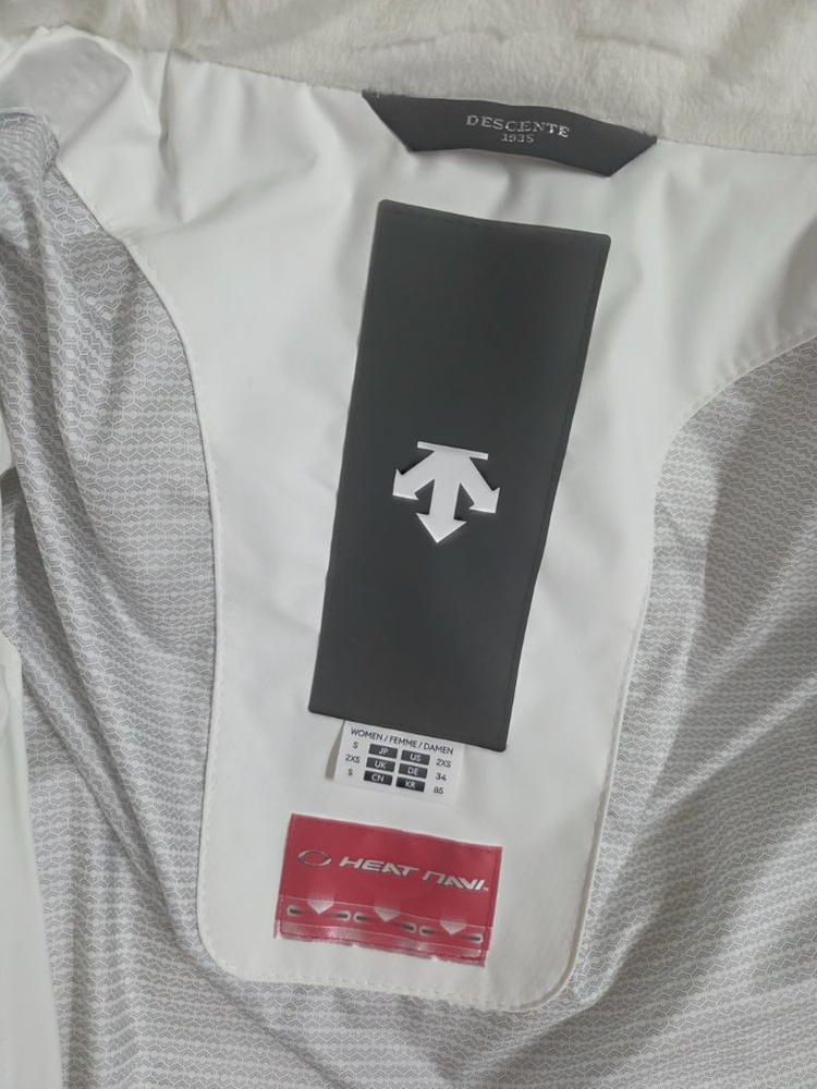 DESCENTE 여성 캐논 코트 유러피안 구스다운 85 아이보리--3