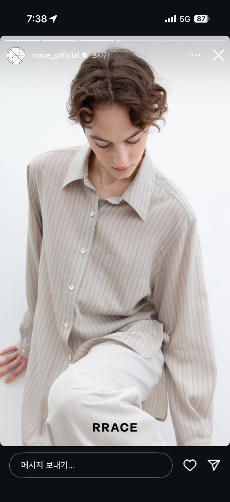 정은채 착용 RRACE 레이스 스트라이프 셔츠 판매합니다. 이미지